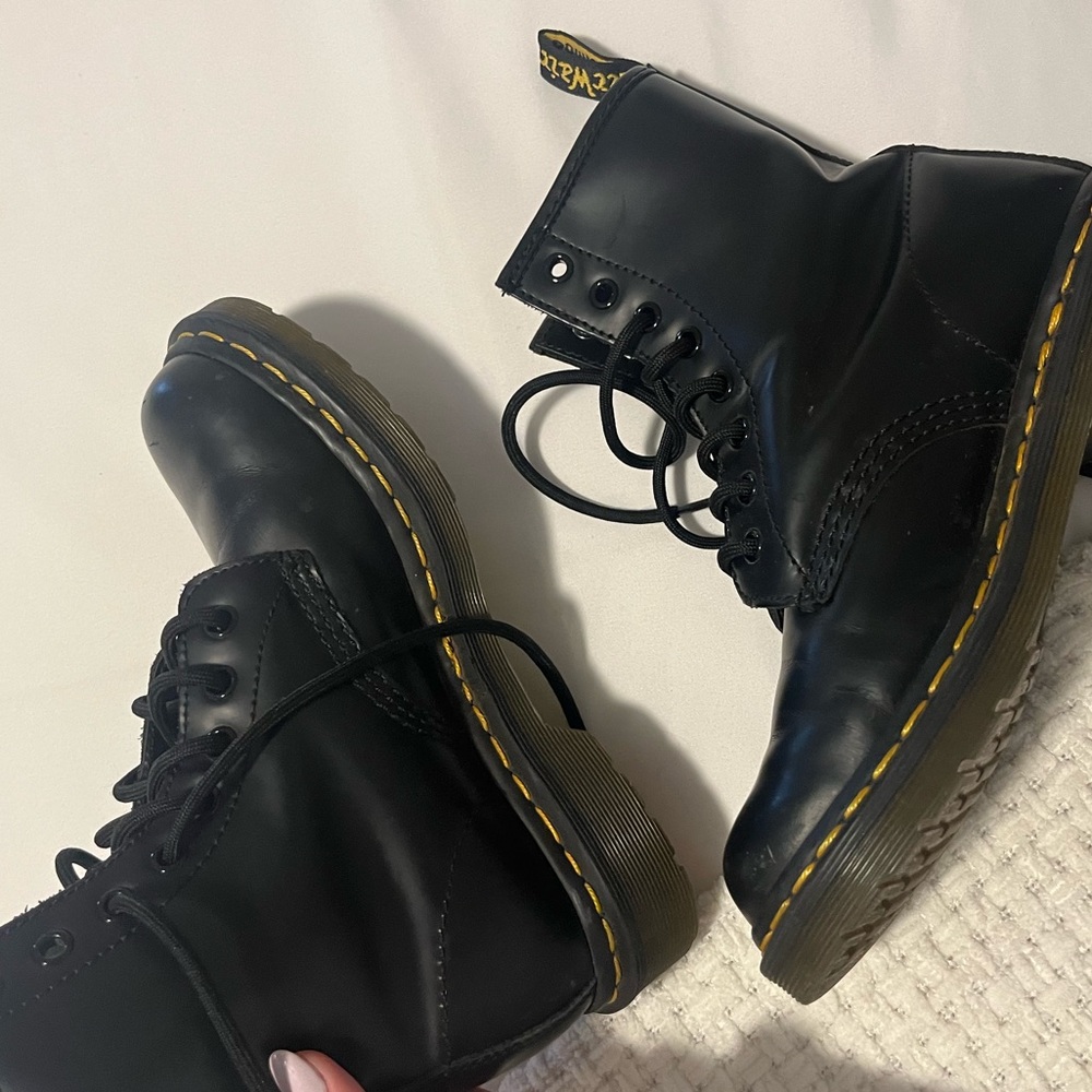 BLACK DR. MARTENS